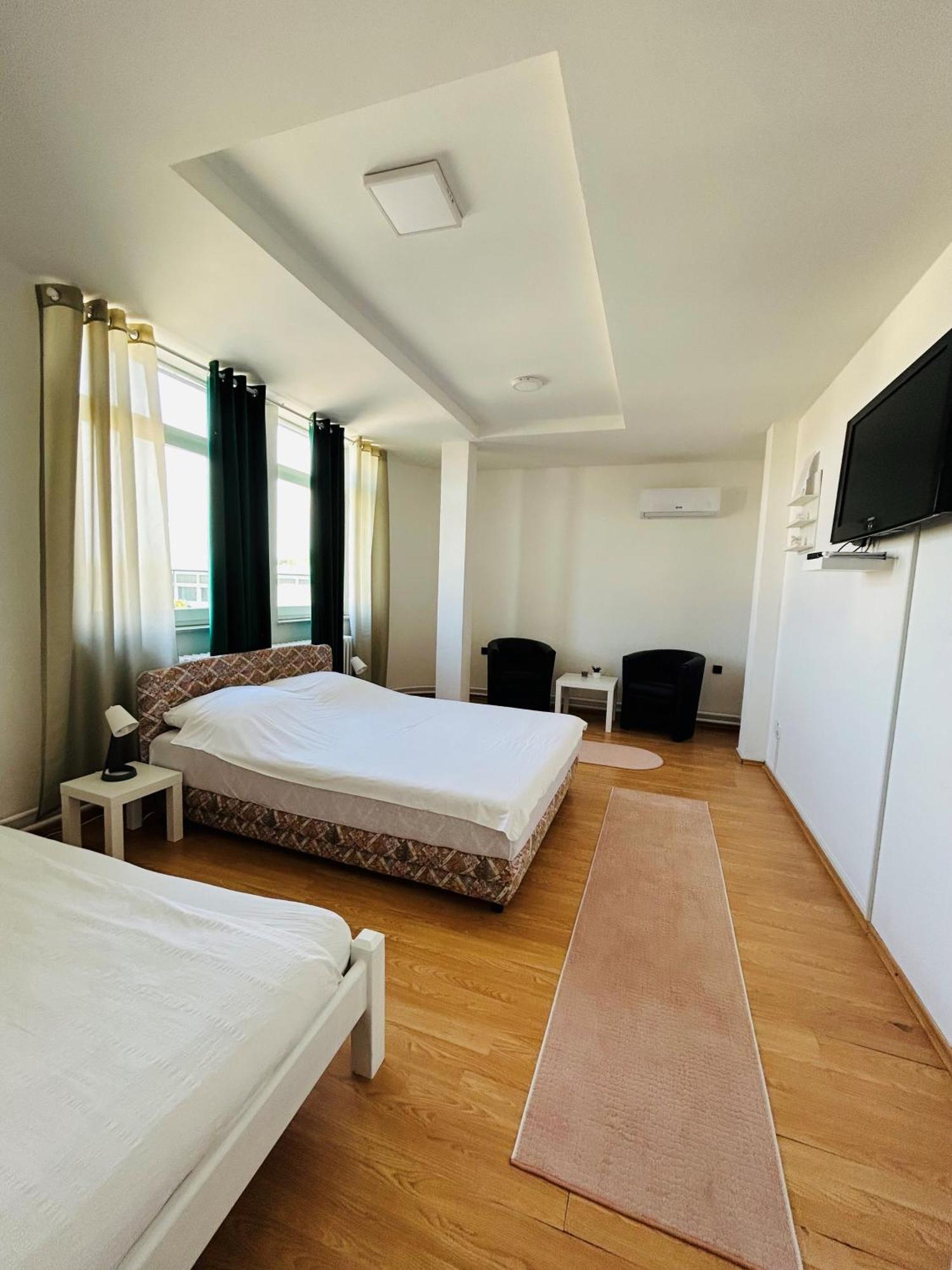Rooms Alea Sanski Most エクステリア 写真