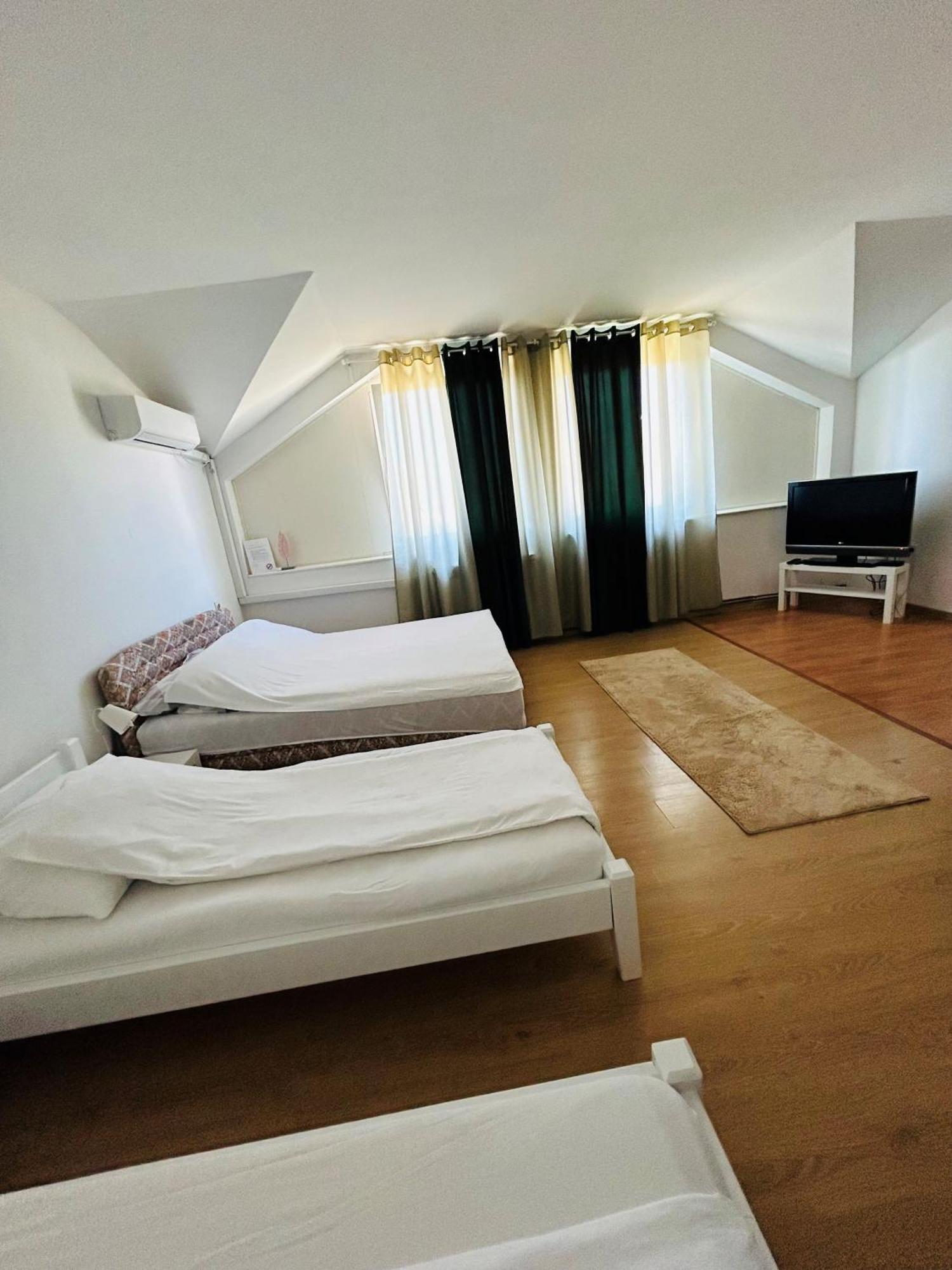 Rooms Alea Sanski Most エクステリア 写真